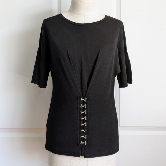 Topshop Tee Jersey Knit Short Sleeve Crew Hook & Eye Embellished Black S NWT - Picture 1 of 13